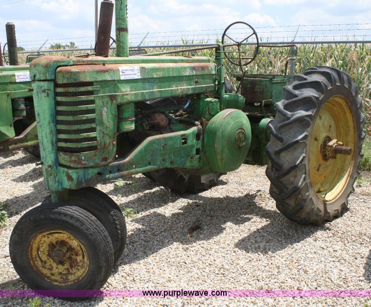 image for item B6826 1952 John Deere Model A tractor