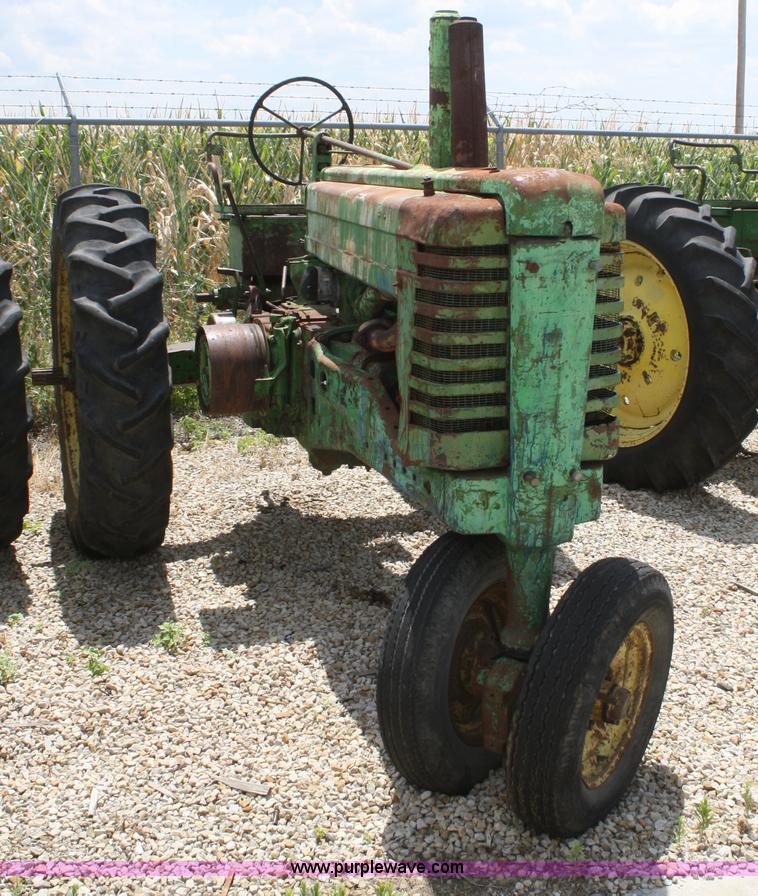 image for item B6826 1952 John Deere Model A tractor