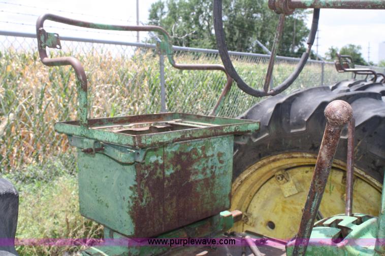 image for item B6826 1952 John Deere Model A tractor
