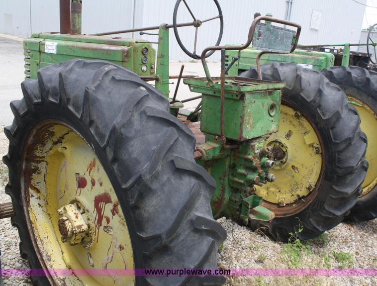 image for item B6827 1948 John Deere Model A tractor