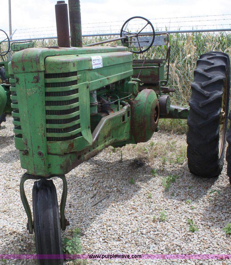 image for item B6827 1948 John Deere Model A tractor