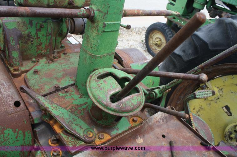 image for item B6827 1948 John Deere Model A tractor