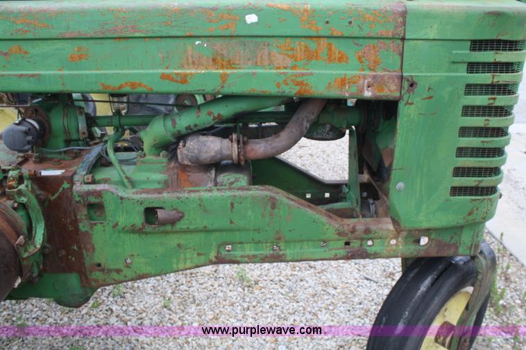 image for item B6827 1948 John Deere Model A tractor