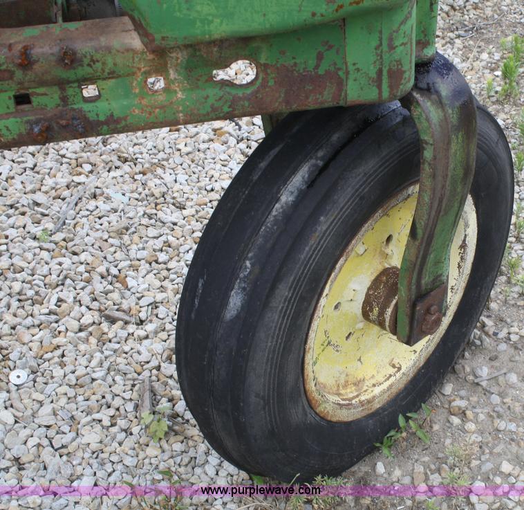 image for item B6827 1948 John Deere Model A tractor