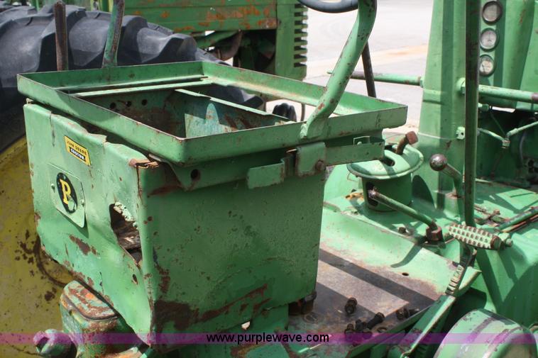 image for item B6828 1949 John Deere Model A tractor