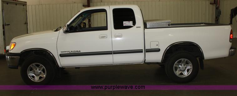 image for item B6830 2002 Toyota Tundra SR5 Access Cab pickup truck