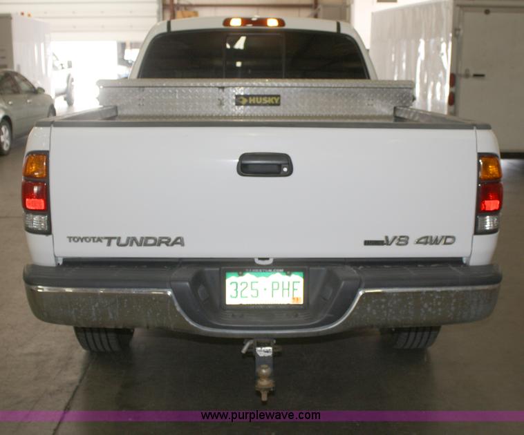 image for item B6830 2002 Toyota Tundra SR5 Access Cab pickup truck