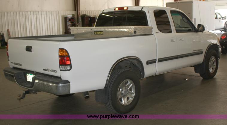 image for item B6830 2002 Toyota Tundra SR5 Access Cab pickup truck