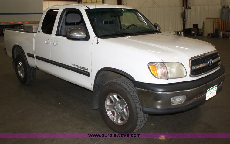 image for item B6830 2002 Toyota Tundra SR5 Access Cab pickup truck