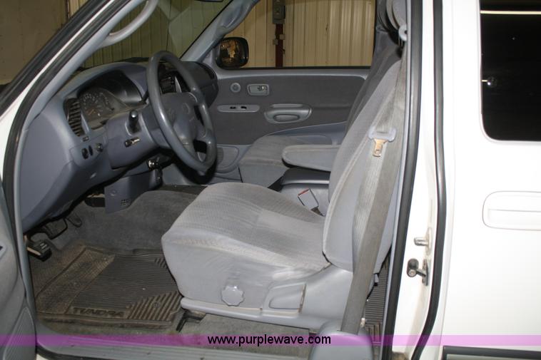 image for item B6830 2002 Toyota Tundra SR5 Access Cab pickup truck