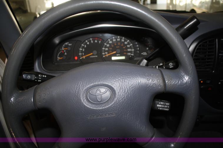 image for item B6830 2002 Toyota Tundra SR5 Access Cab pickup truck