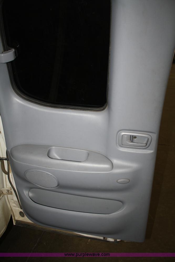 image for item B6830 2002 Toyota Tundra SR5 Access Cab pickup truck