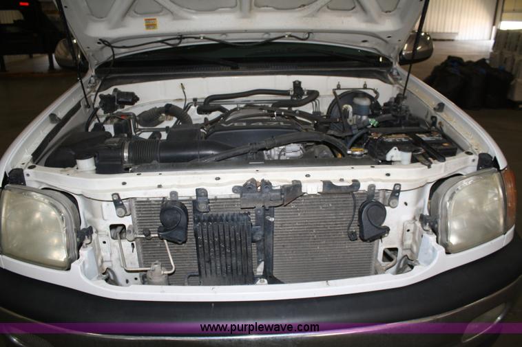 image for item B6830 2002 Toyota Tundra SR5 Access Cab pickup truck