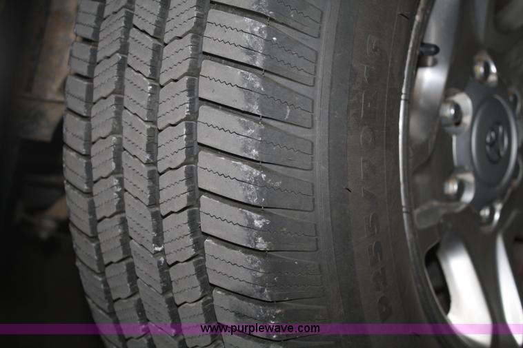 image for item B6830 2002 Toyota Tundra SR5 Access Cab pickup truck