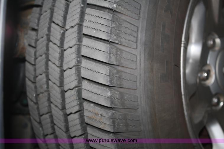 image for item B6830 2002 Toyota Tundra SR5 Access Cab pickup truck