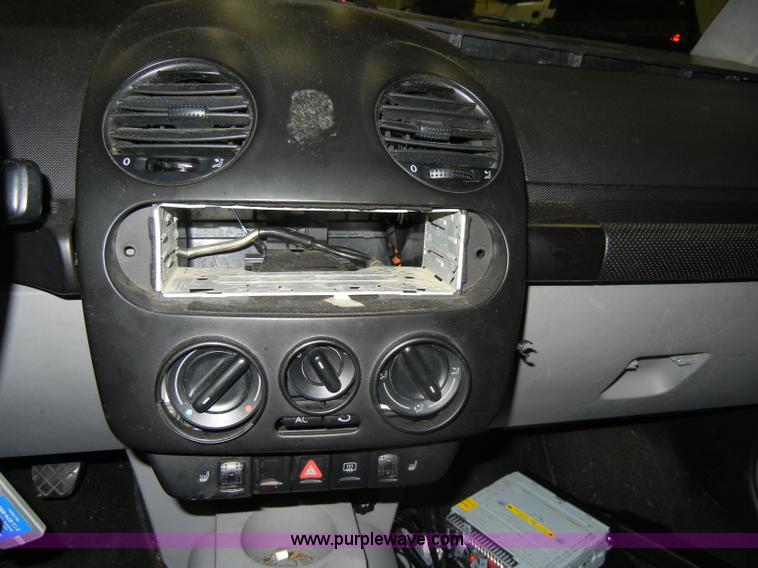 image for item D4043 1998 Volkswagen Beetle Non-repairable certificate, parts only