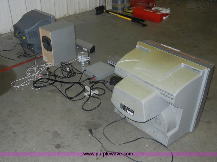 image for item K9143 Assorted electronics