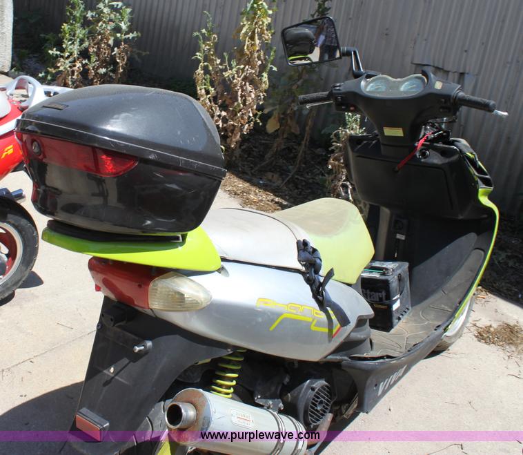 image for item D5141 2005 Viva moped