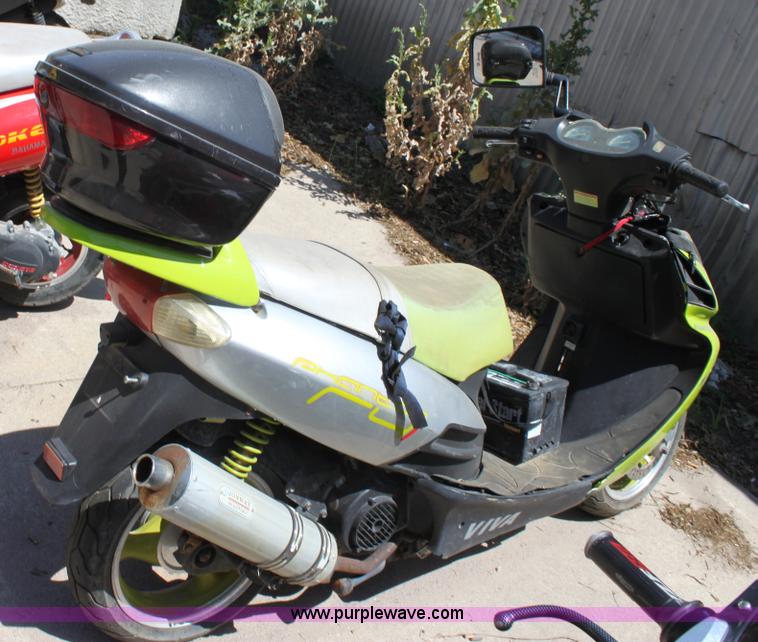 image for item D5141 2005 Viva moped