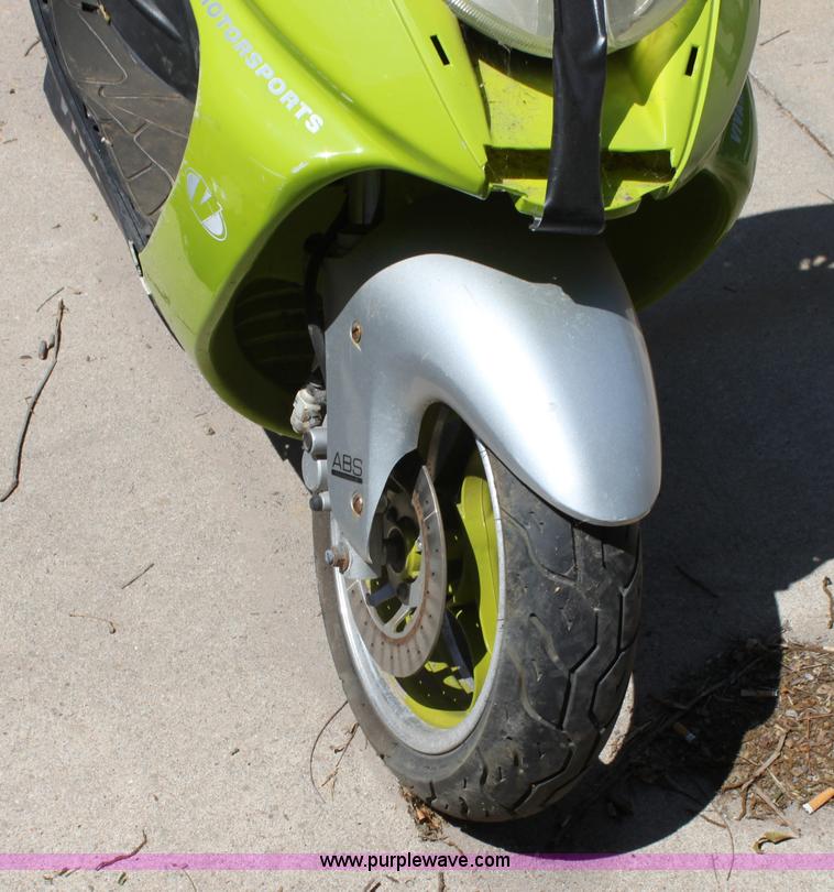 image for item D5141 2005 Viva moped