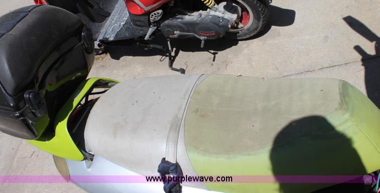 image for item D5141 2005 Viva moped