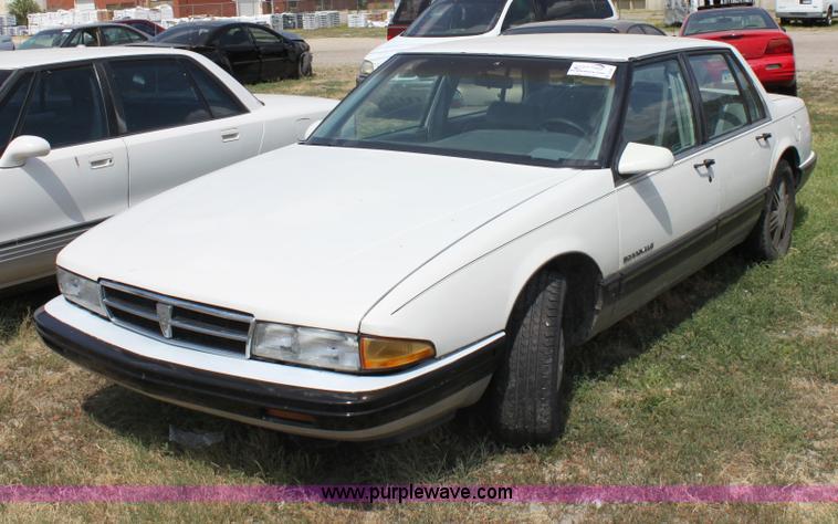 image for item D5421 1990 Pontiac Bonneville LE