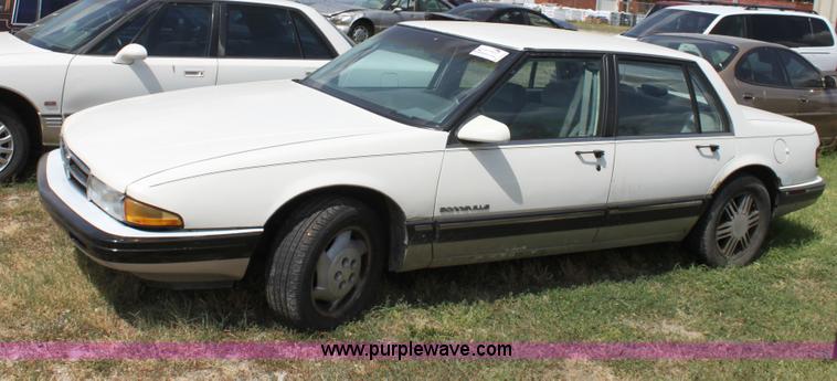 image for item D5421 1990 Pontiac Bonneville LE