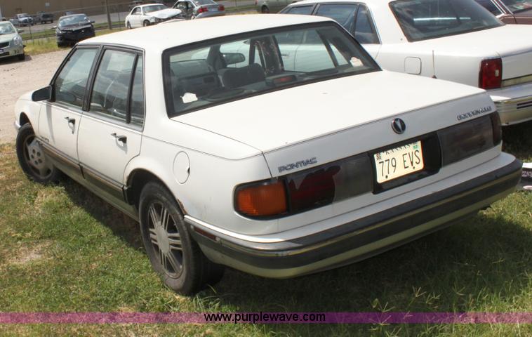 image for item D5421 1990 Pontiac Bonneville LE