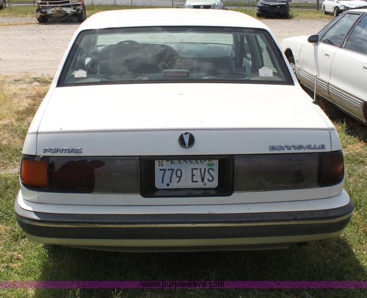 image for item D5421 1990 Pontiac Bonneville LE