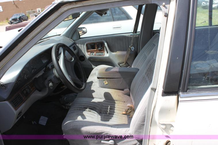 image for item D5421 1990 Pontiac Bonneville LE