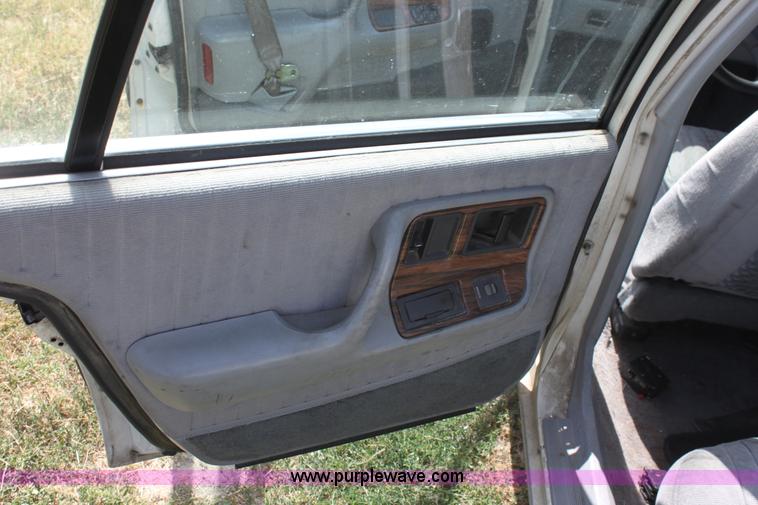 image for item D5421 1990 Pontiac Bonneville LE