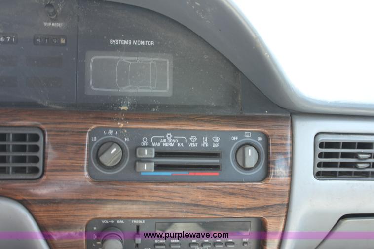 image for item D5421 1990 Pontiac Bonneville LE