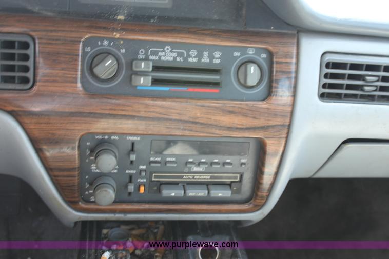 image for item D5421 1990 Pontiac Bonneville LE