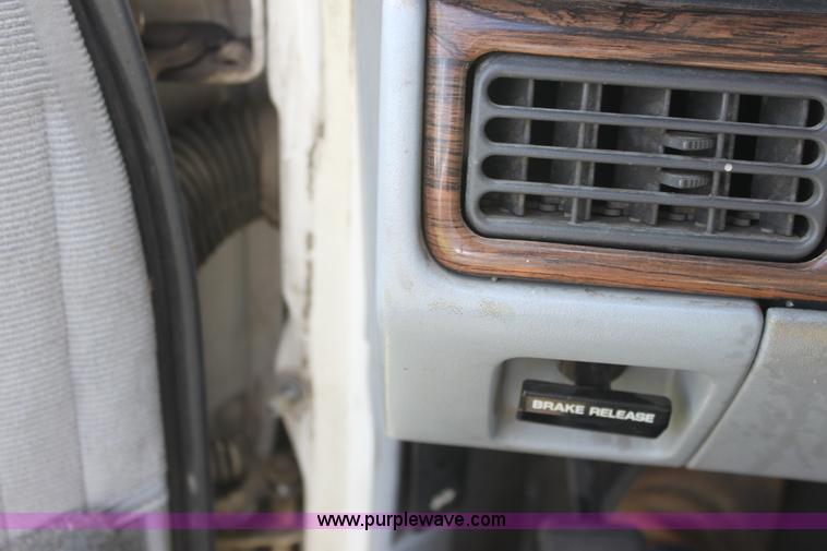 image for item D5421 1990 Pontiac Bonneville LE