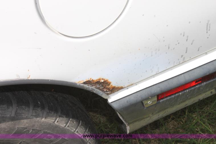 image for item D5421 1990 Pontiac Bonneville LE