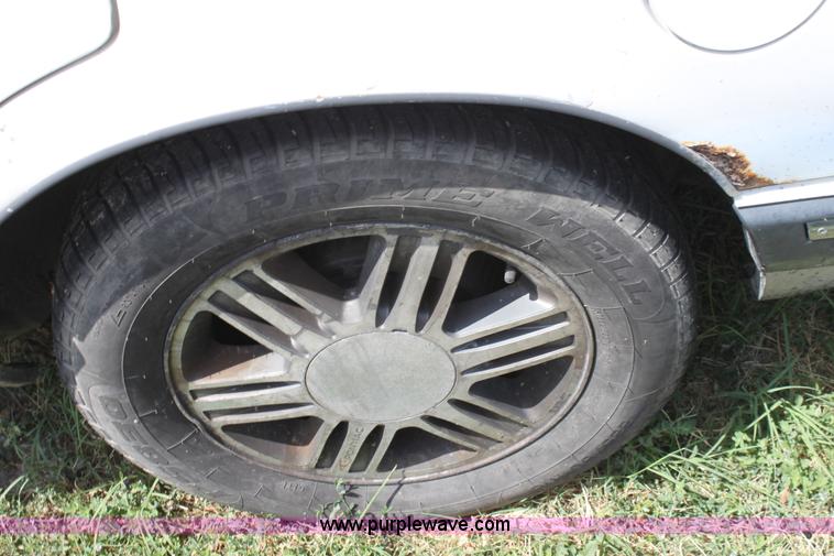 image for item D5421 1990 Pontiac Bonneville LE