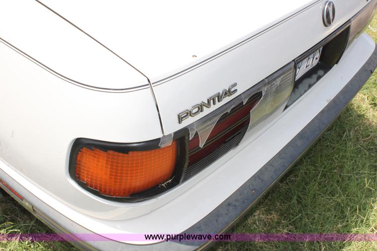 image for item D5421 1990 Pontiac Bonneville LE