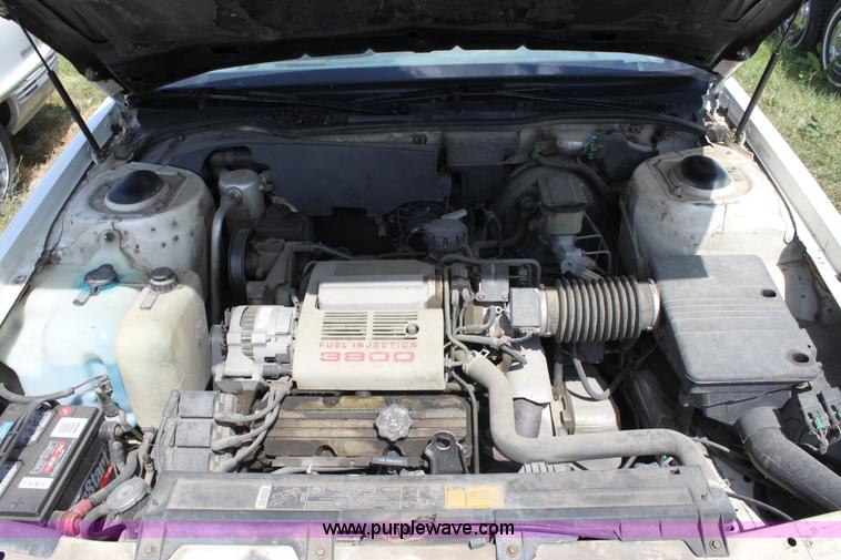 image for item D5421 1990 Pontiac Bonneville LE