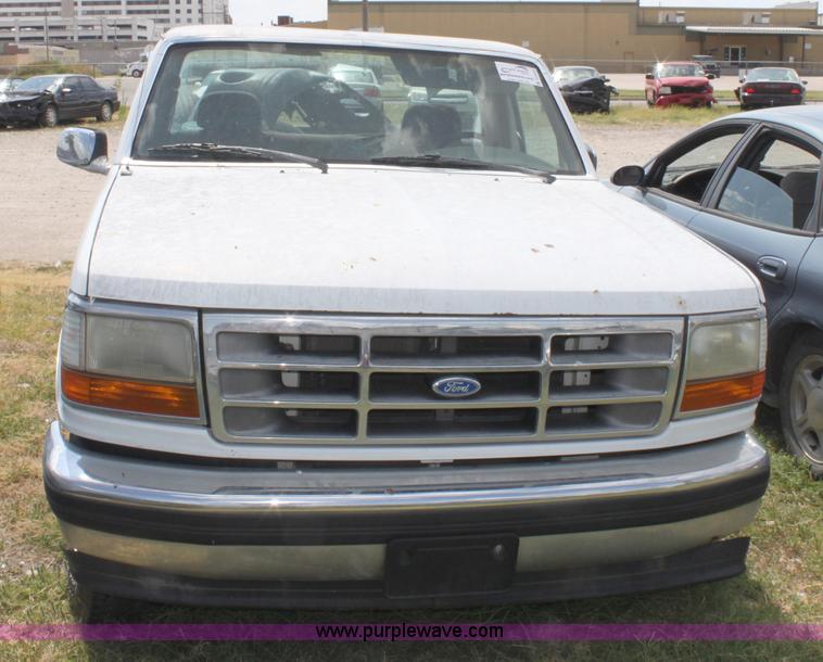image for item D5423 1993 Ford F150 XLT pickup truck