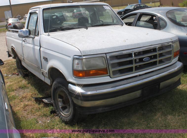 image for item D5423 1993 Ford F150 XLT pickup truck