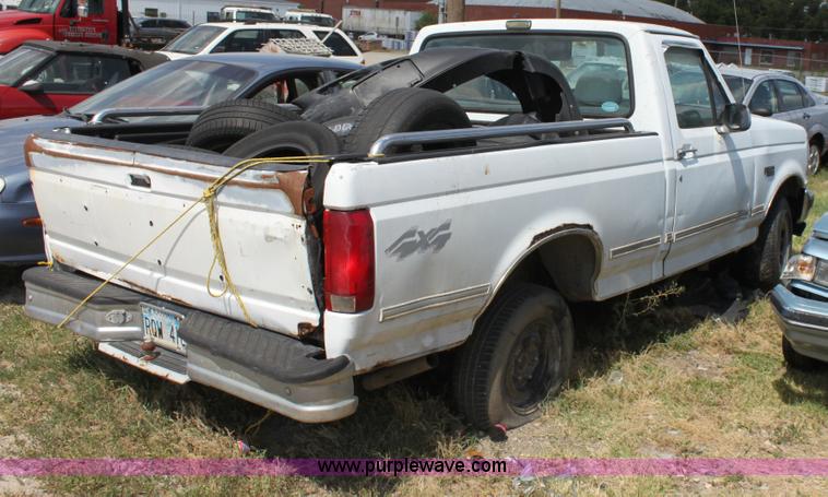 image for item D5423 1993 Ford F150 XLT pickup truck