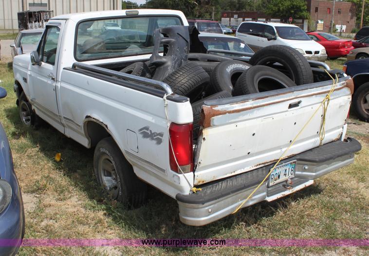 image for item D5423 1993 Ford F150 XLT pickup truck