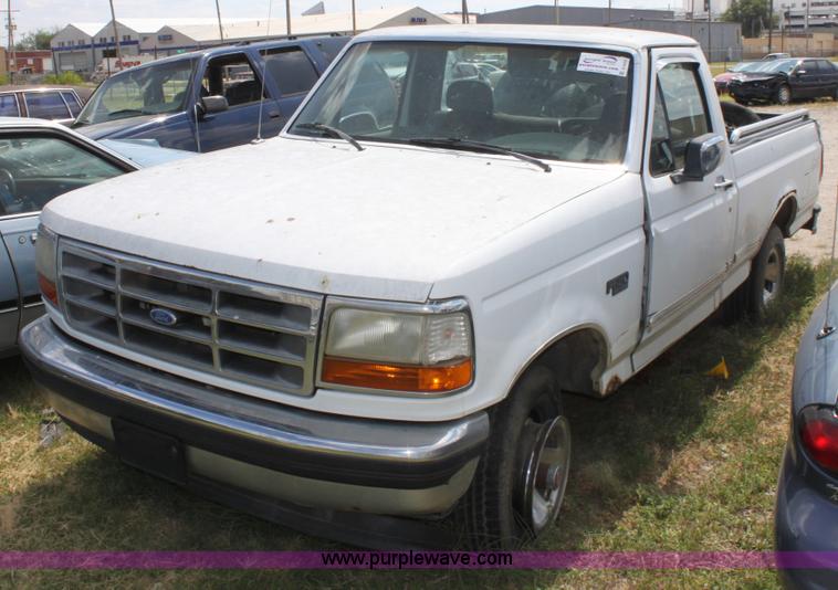 image for item D5423 1993 Ford F150 XLT pickup truck
