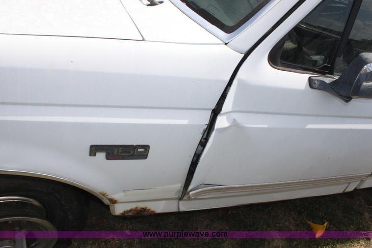 image for item D5423 1993 Ford F150 XLT pickup truck