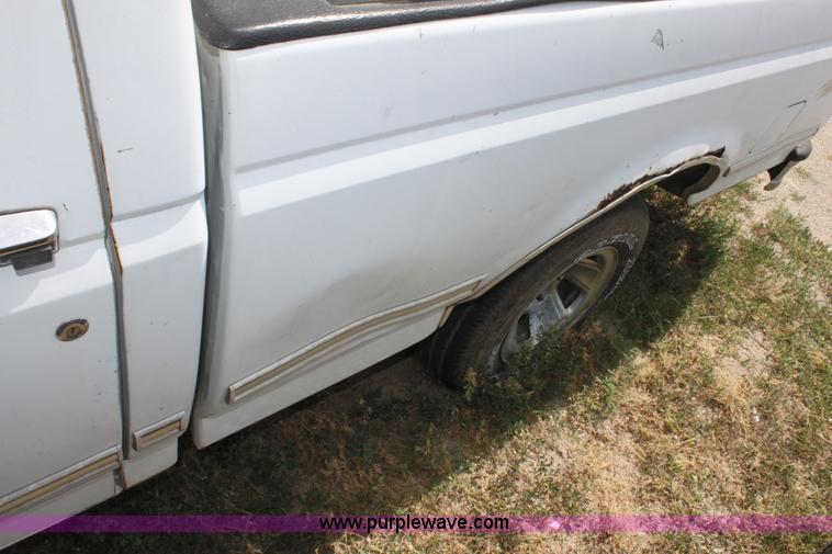 image for item D5423 1993 Ford F150 XLT pickup truck