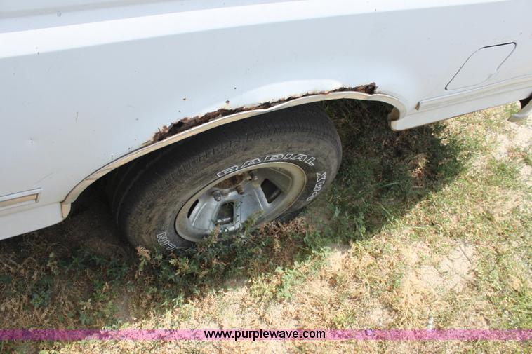 image for item D5423 1993 Ford F150 XLT pickup truck