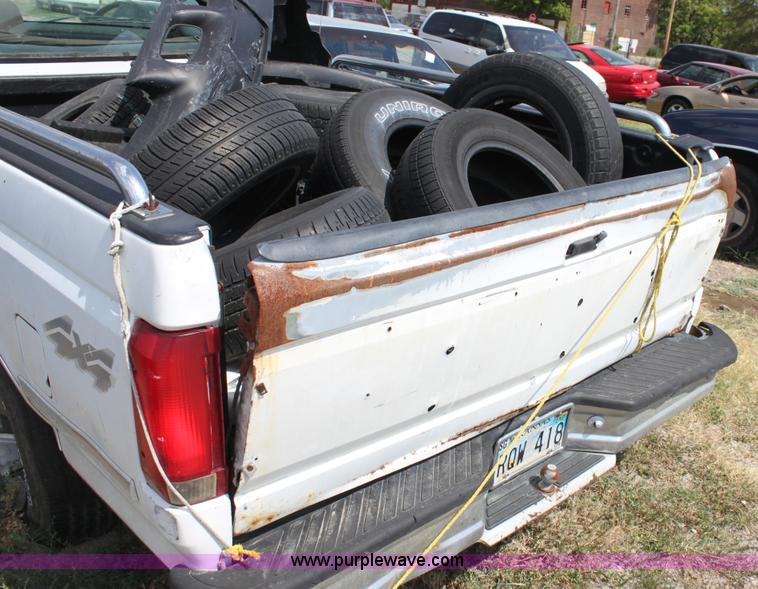 image for item D5423 1993 Ford F150 XLT pickup truck