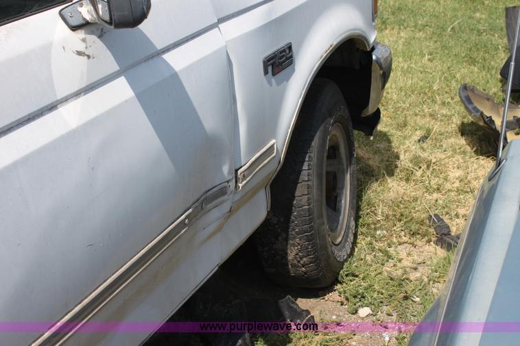image for item D5423 1993 Ford F150 XLT pickup truck