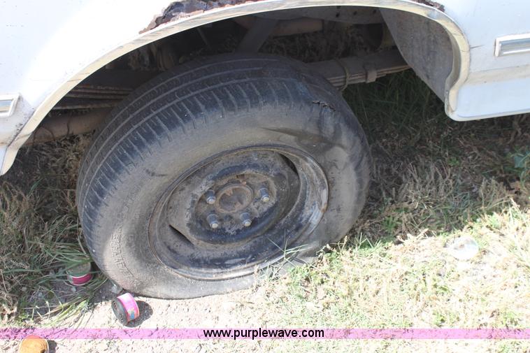 image for item D5423 1993 Ford F150 XLT pickup truck