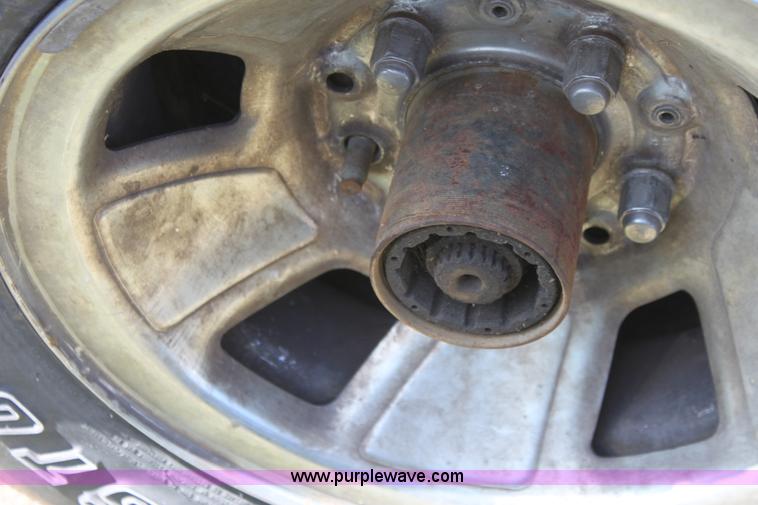 image for item D5423 1993 Ford F150 XLT pickup truck